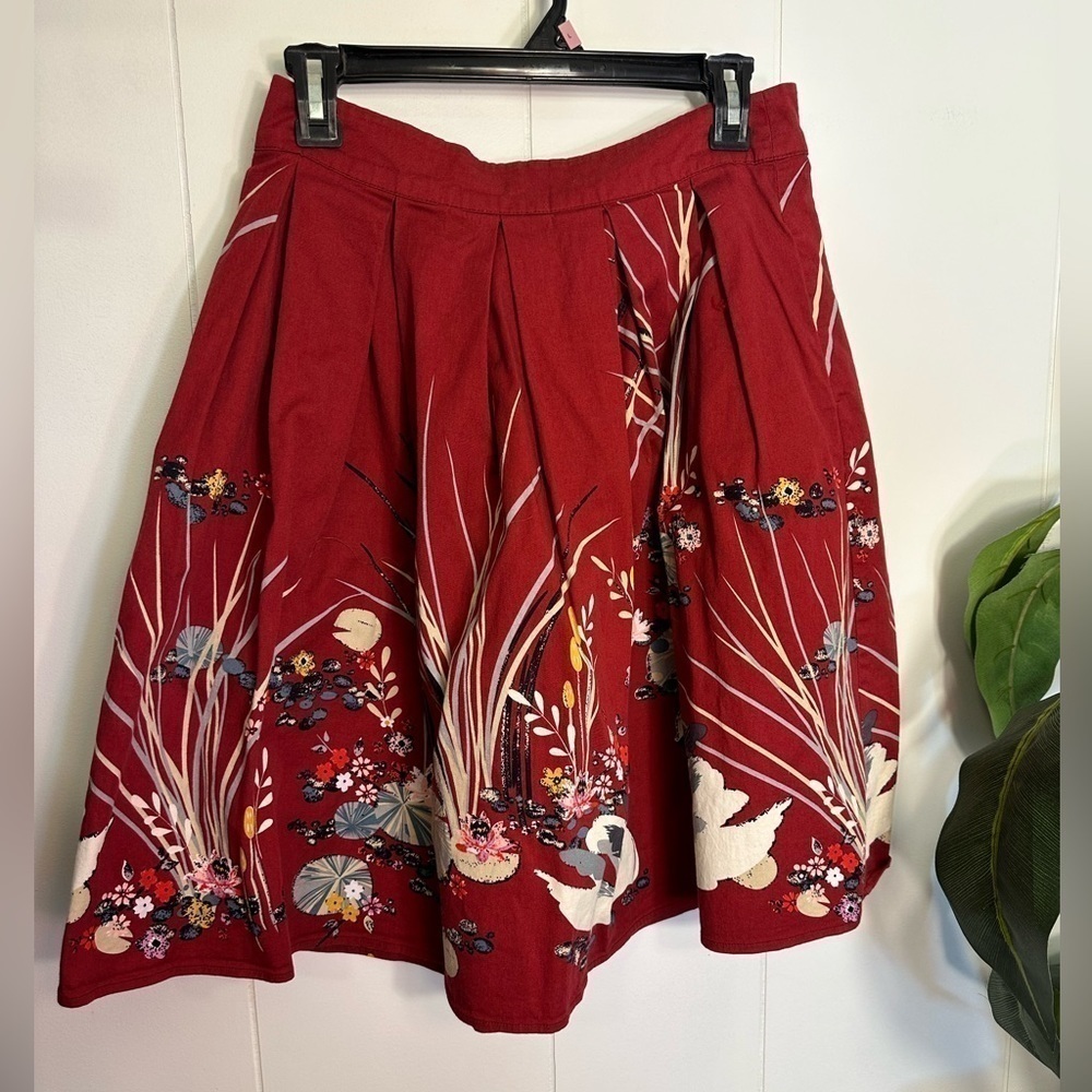 Burgundy Women’s Swan Skirt Size Small - Picture 3 of 10